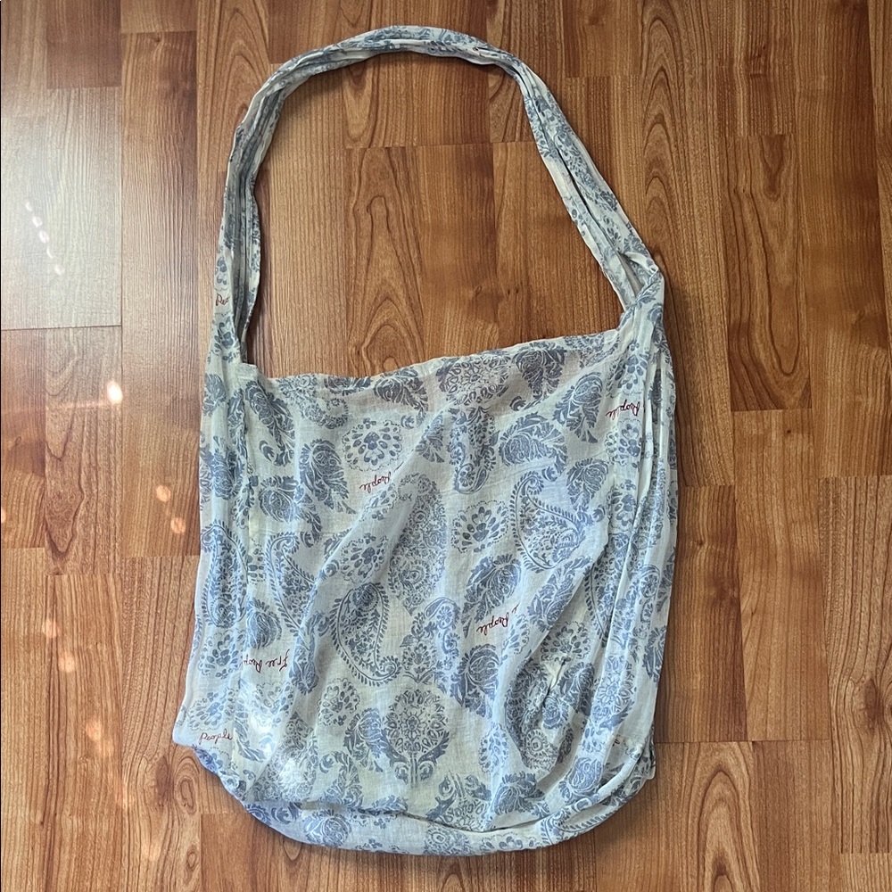 Free People | Tote bag | Stylish Blue and Cream Paisley Tote Bag